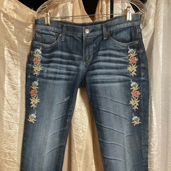 Driftwood Marilyn Lila Rose Embroidered Jeans 28 EUC - Picture 3 of 11